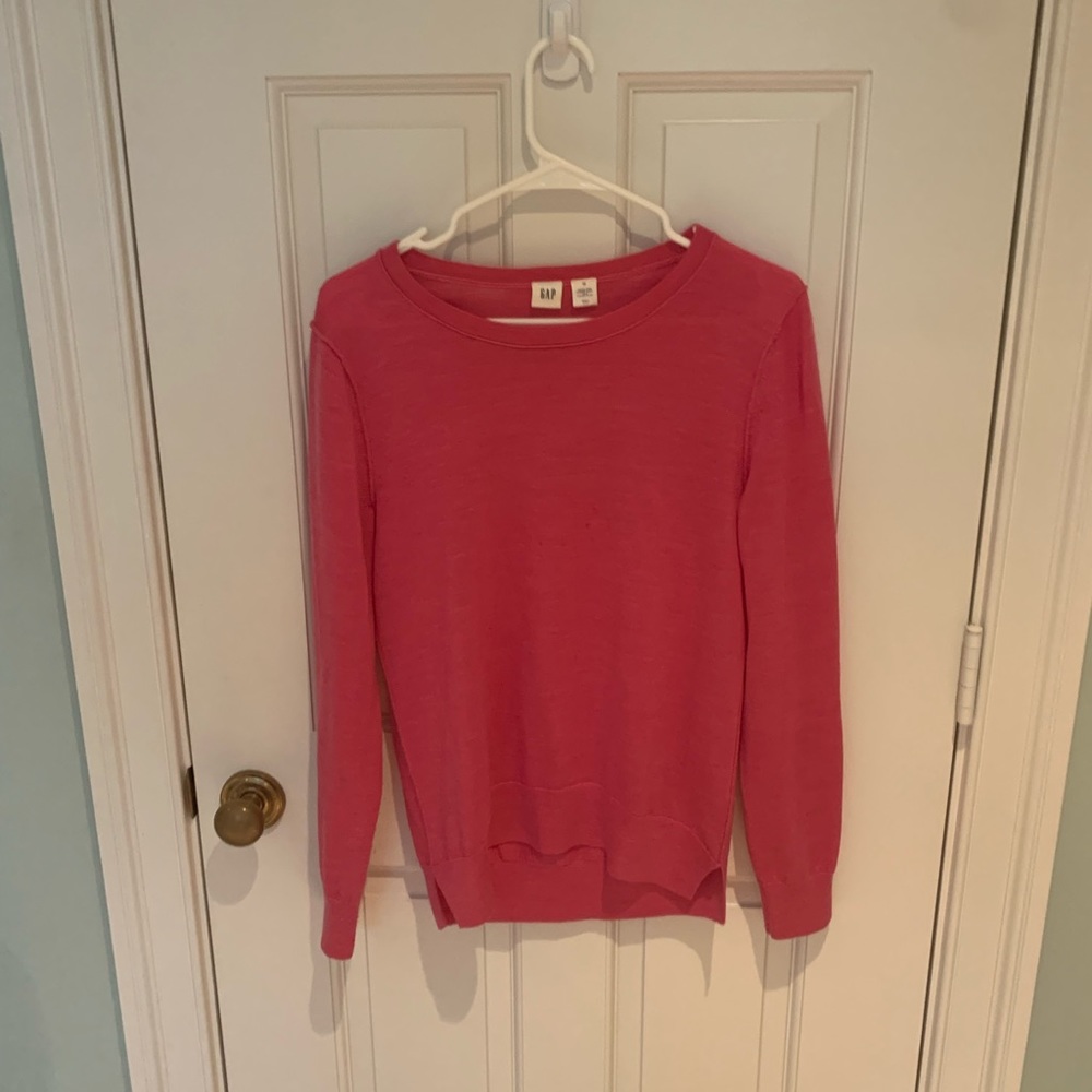 Basic GAP pink crewneck.